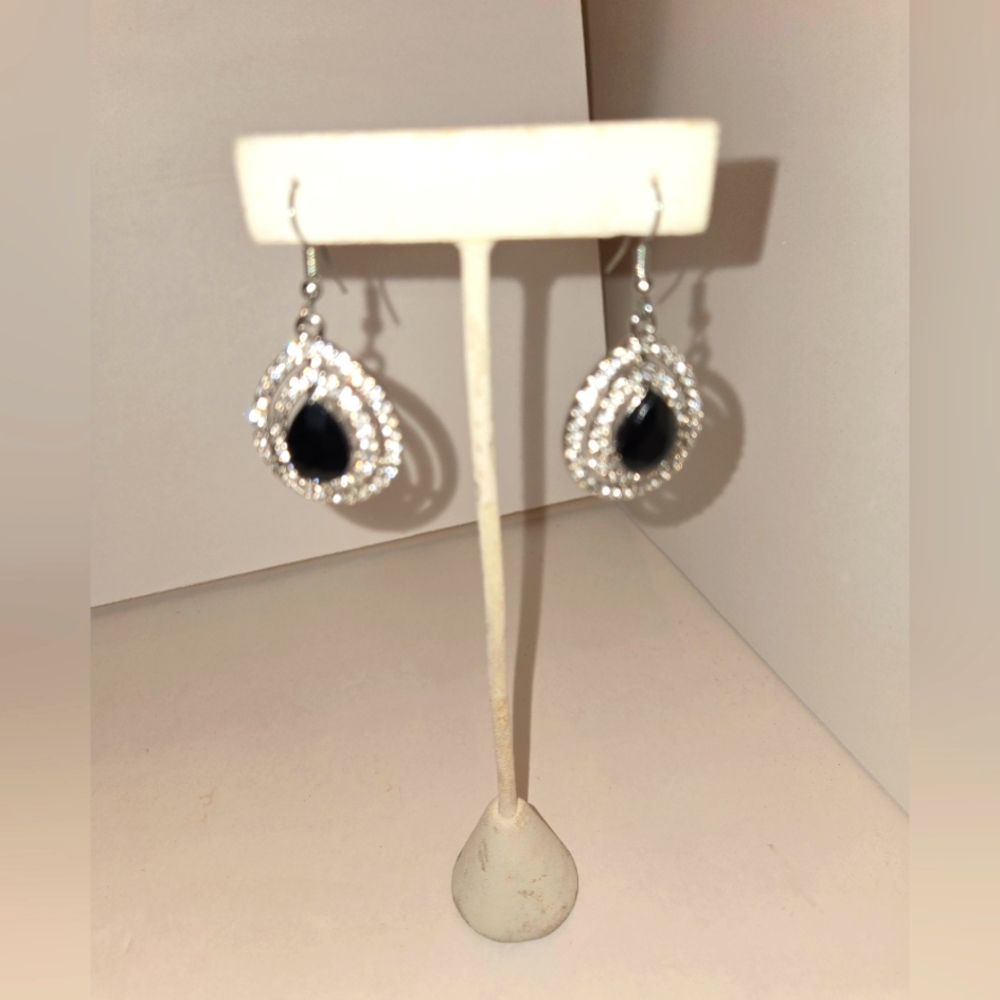 Chic Silver and Black Teardrop Earrings BOUTIQUE NEW